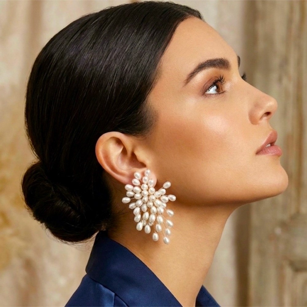 ✨Elegant Pearl Cluster Statement Earrings - White